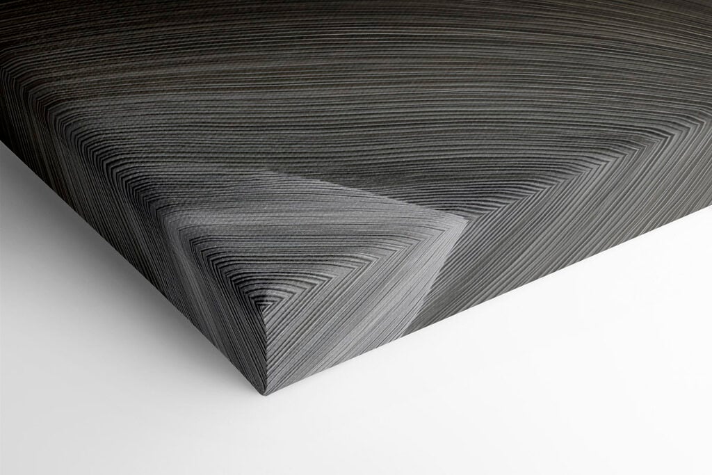 Flowing lines create subtle elegance